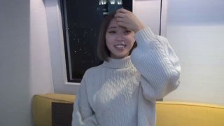 MIMI仓老师一边啪手里一边还拿着手机和粉友们互动